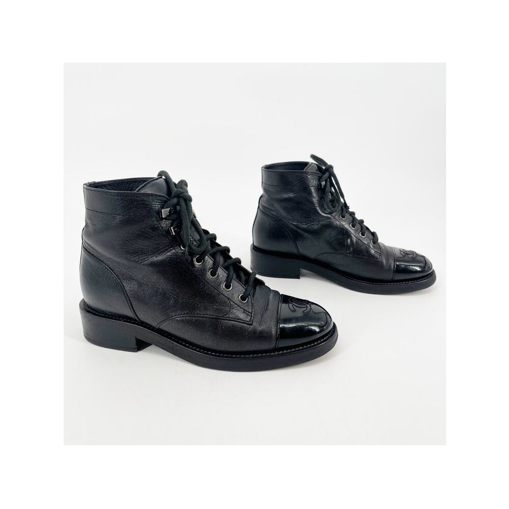 Chanel 2020 Black Leather CC Logo Cap Toe Lace Up Combat Ankle Booties EU 37